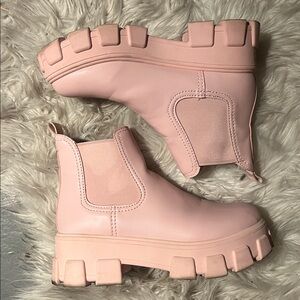 Circus by Sam Edelman Chunky Ballet Pink Boots Size 7 Urban Outfitters